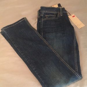 NWT Levi’s 524 Straight Leg Jeans Size 25